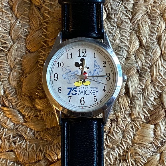 Disney Accessories - Mickey Mouse watch